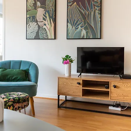 Le 8eme Art - 4 Chambres, Grand Espace, Balcon & Parking Gratuit Inclus Διαμέρισμα *