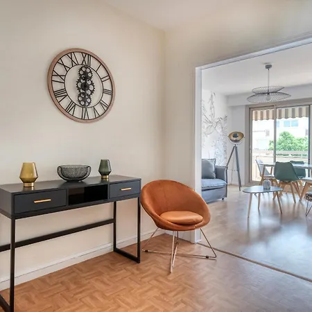 Le 8eme Art - 4 Chambres, Grand Espace, Balcon & Parking Gratuit Inclus Ανζέρ