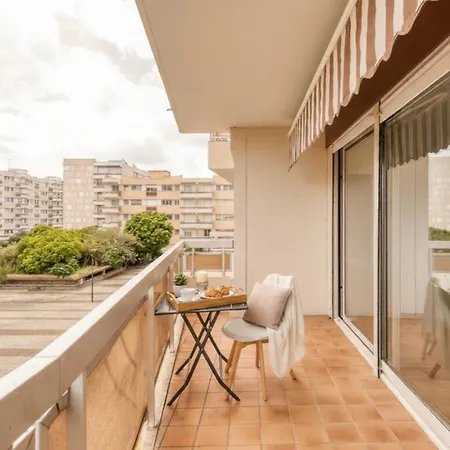 Apartment Le 8e Art - 8 Personnes, 4 Chambres, Ideal Groupes, Parking, Wifi Angers